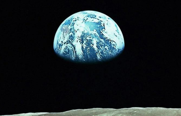 A view of earth from the moon.